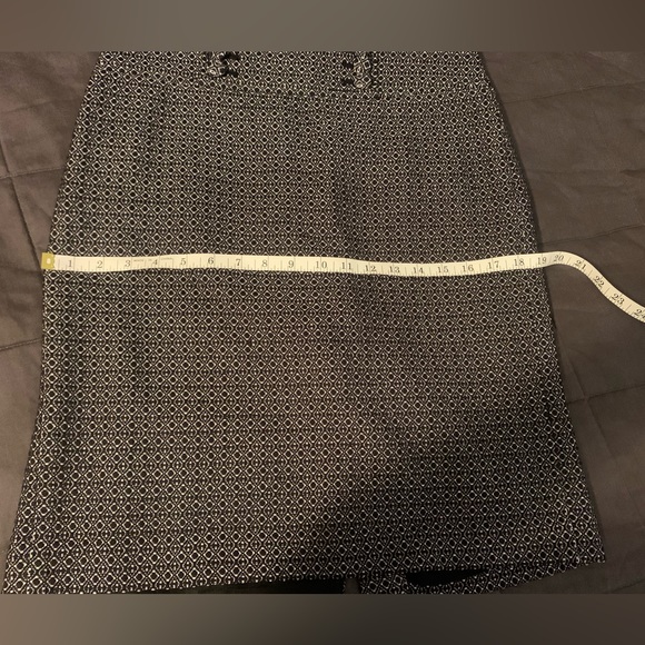 Ann Taylor womens size 2 skirt - Picture 2 of 7